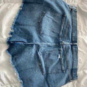 Abercrombie Curve Love 4 inch High Rise Mom Short